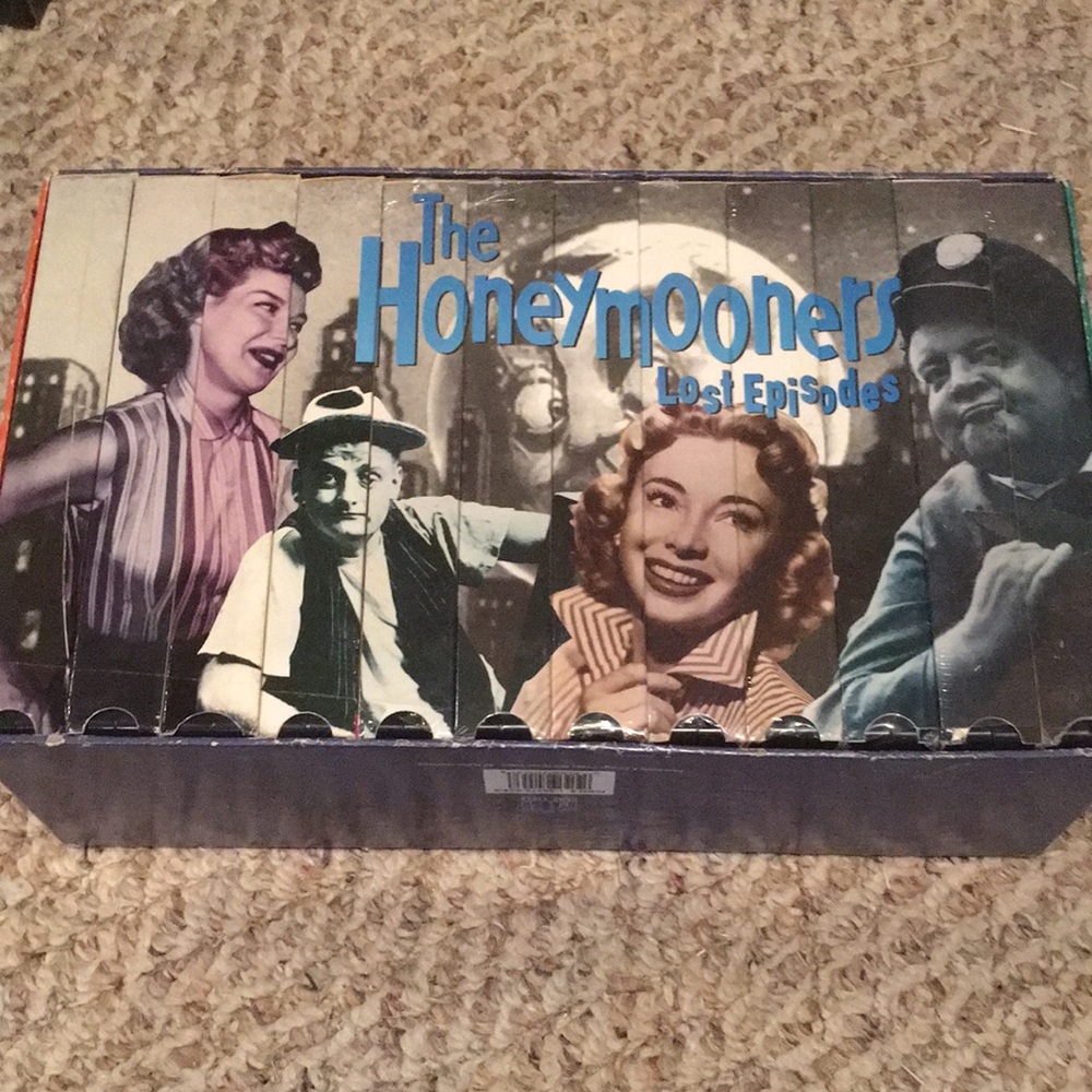 Vintage honeymooners lost episodes, case of 12 video cassettes